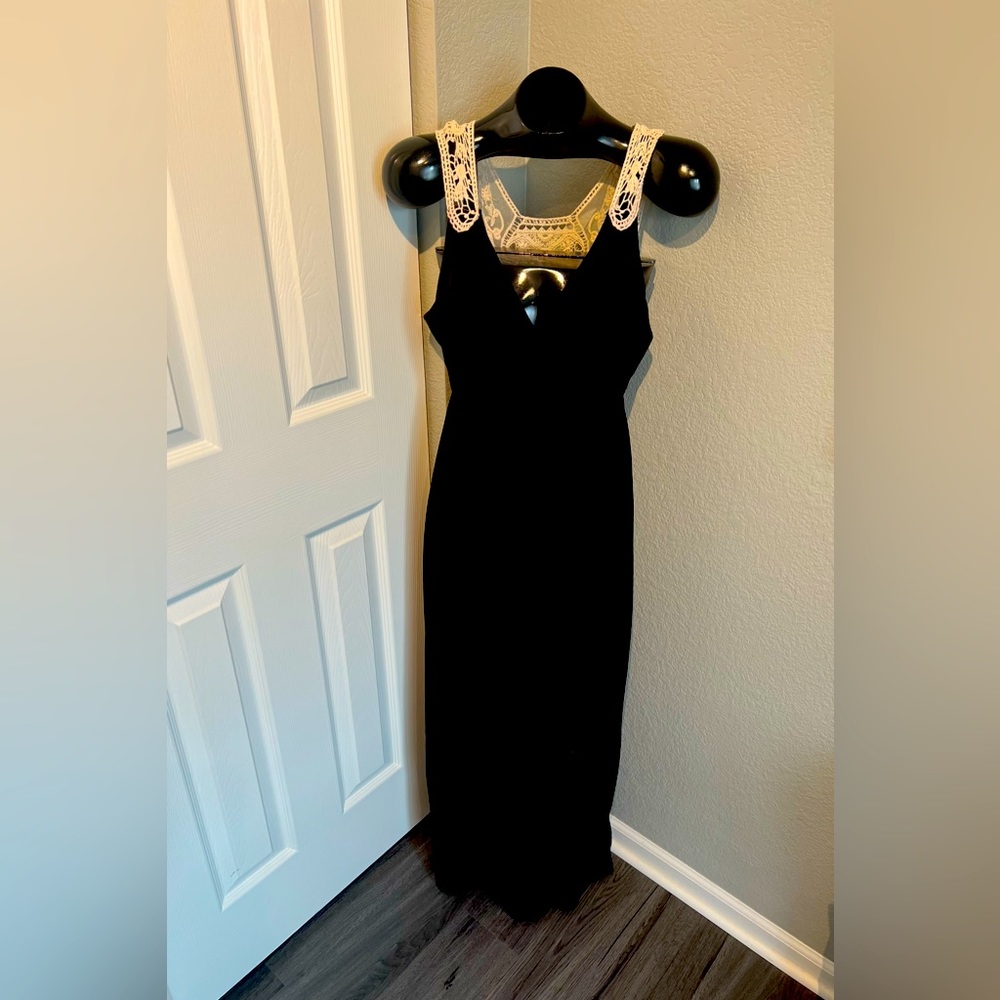 Stunning long black maxi dress lace accent size L